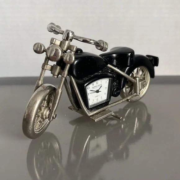 DANIEL DAVID バイク型時計1780 DANIEL DAVID バイク型時計1780